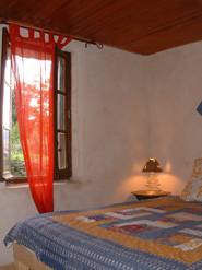 Location chambres d'htes en Cvennes - Chambre marocaine, la plus petite des chambres, ambiance chaleureuse, peut se combiner avec son annexe