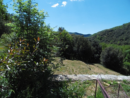 Location chambres d'htes en Cvennes - View on the mountain from the terrace of the common guets living room 